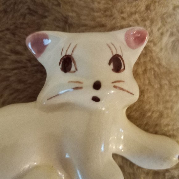 Vintage Set of Four Ceramic Cat Figurines 1940-1950 Era White with Pink Bows - Picture 7 of 9